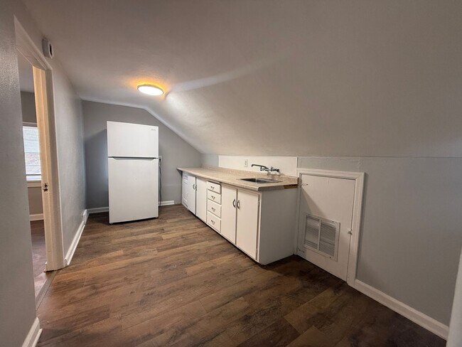 Building Photo - 407 N 12th St