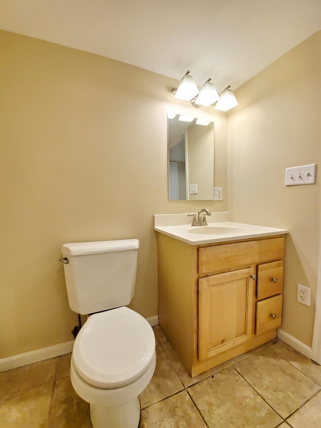 Building Photo - 1452 13th Ave NW