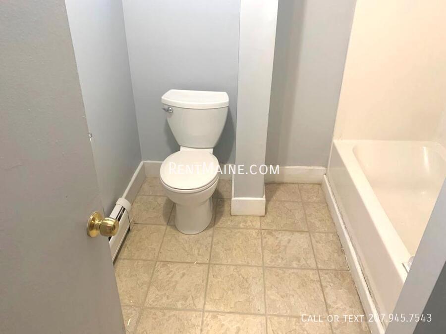 Building Photo - 207 S Main St