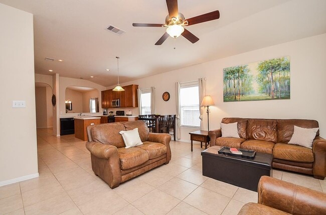 Building Photo - 614 W Newport Bend