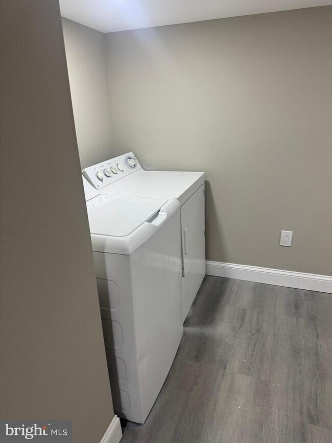 Building Photo - 1945 W Airdrie St