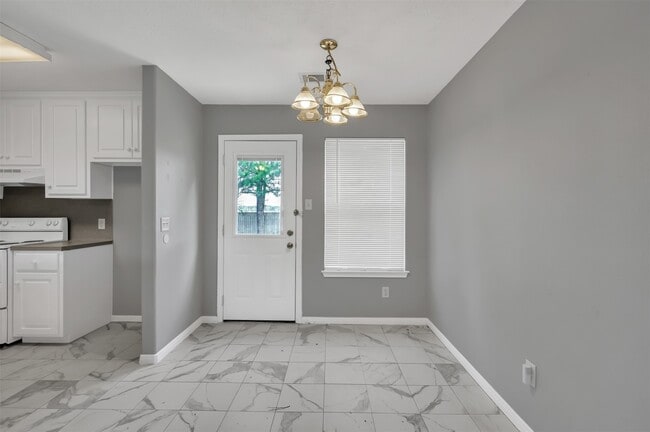 Building Photo - 16245 Sun View Ln