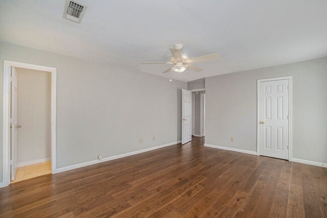 Building Photo - 2940 Flamingo Cir