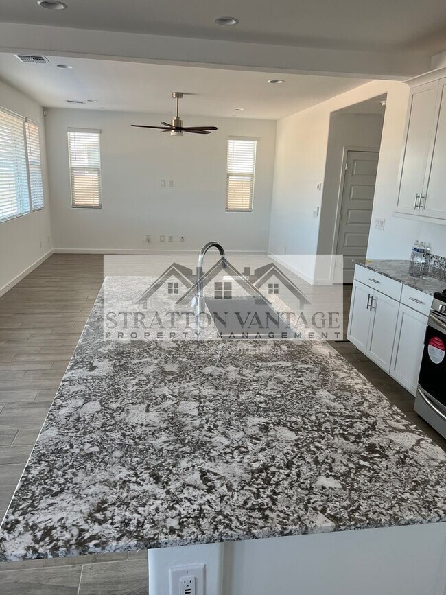 Building Photo - 5626 S 26th Ln