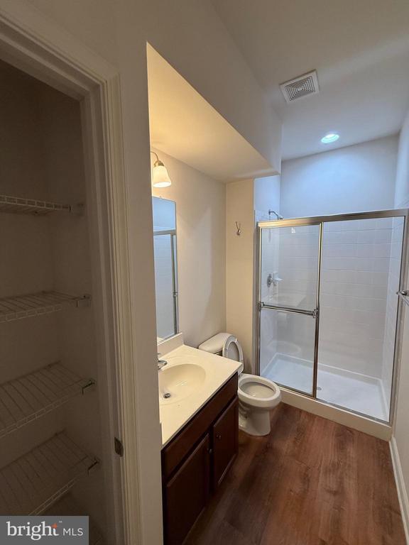 Building Photo - 120 Woodman Ct