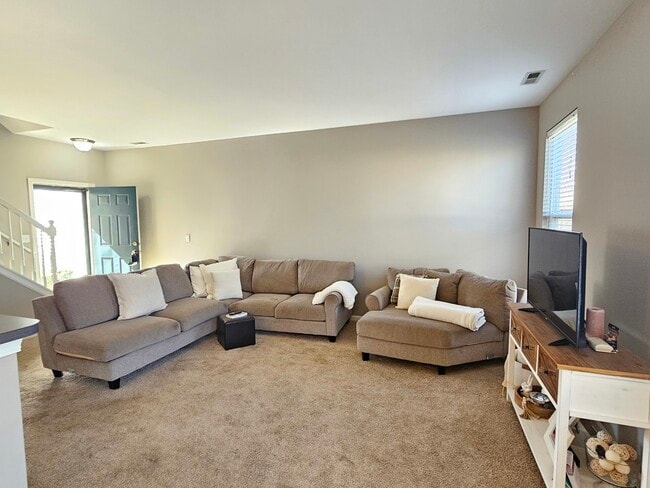 Building Photo - 4012 Blackstone Dr