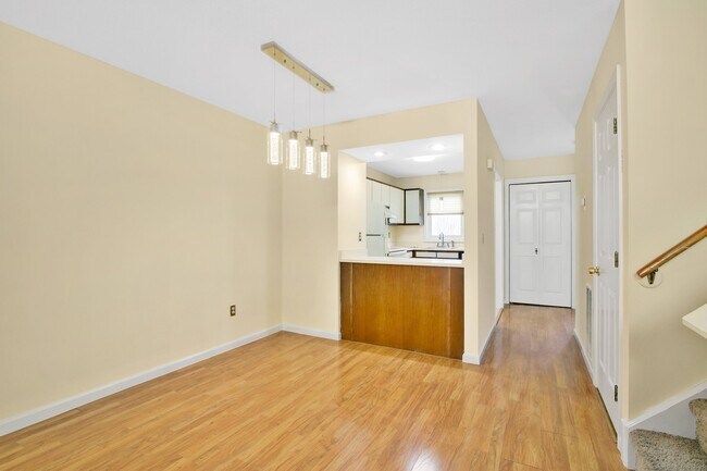 Building Photo - 94 Oak Ridge Dr
