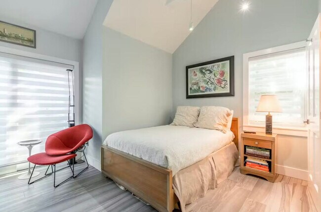 Building Photo - 629 Elizabeth St