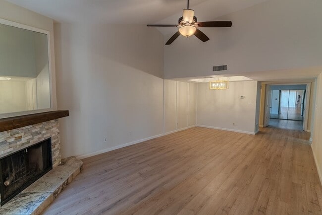 Building Photo - 2-bedroom condo is now available in Scotts...