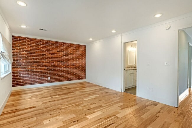 Building Photo - 468 Josephine St