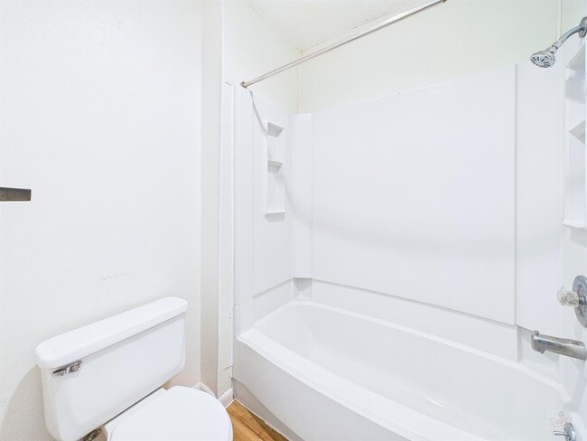 Building Photo - 8502 Lyndon Ln