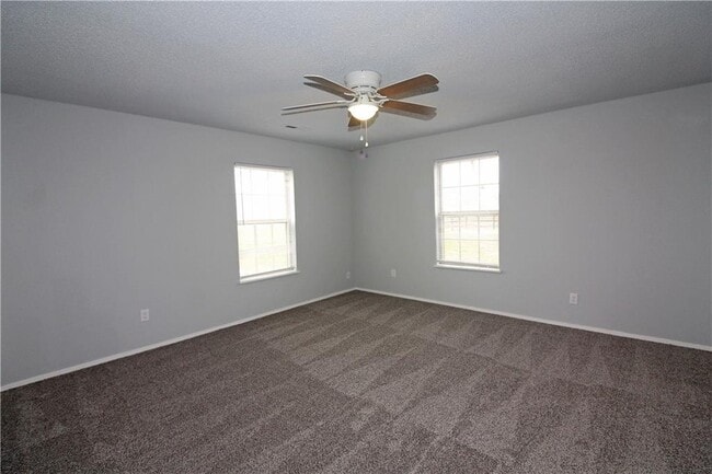 Building Photo - 2210 Kinyon Rd