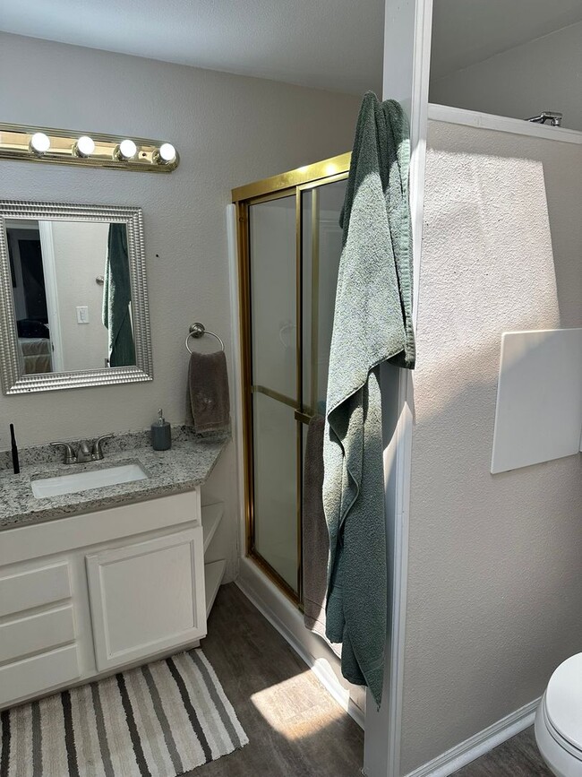 Building Photo - Newly Updated 4-Bedroom House just East of...