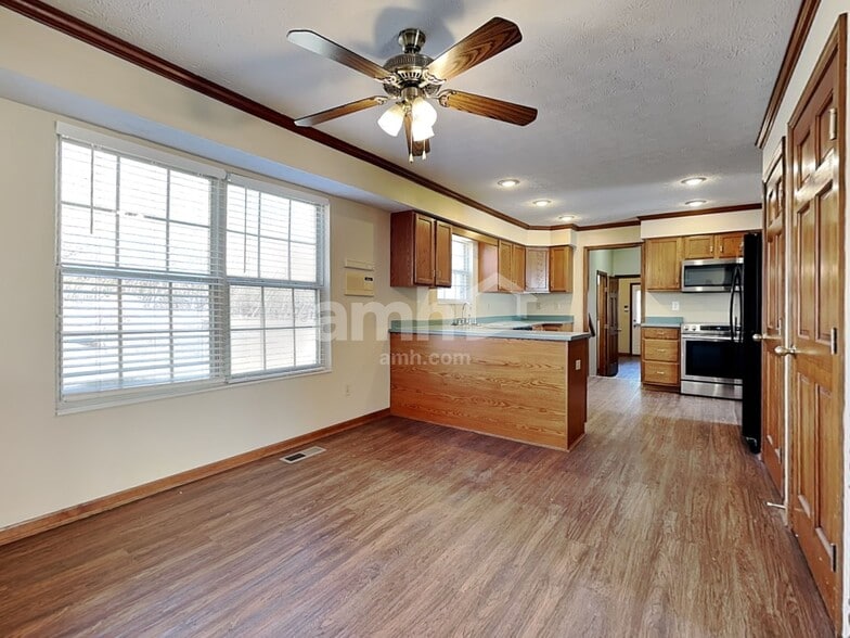 Building Photo - 6471 Willow Bend Dr