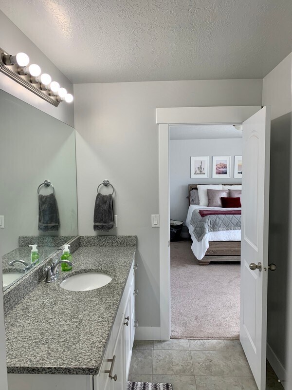 Building Photo - 4512 Breezy Meadow Dr