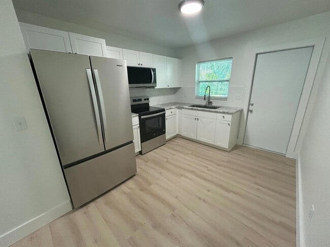 Building Photo - 2147 Sibley Ave