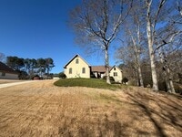 Building Photo - 2405 Twin Creek Ct SW