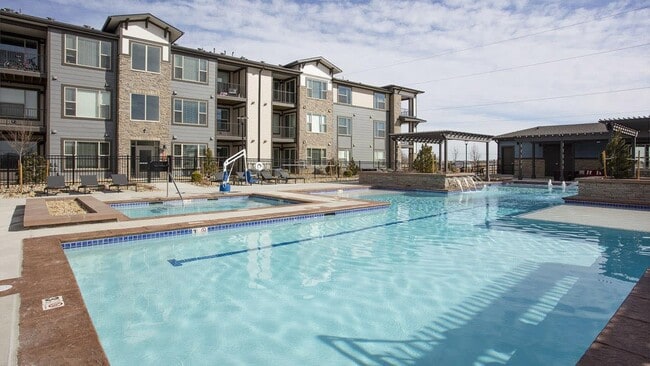 Building Photo - 1605 E County Line Rd