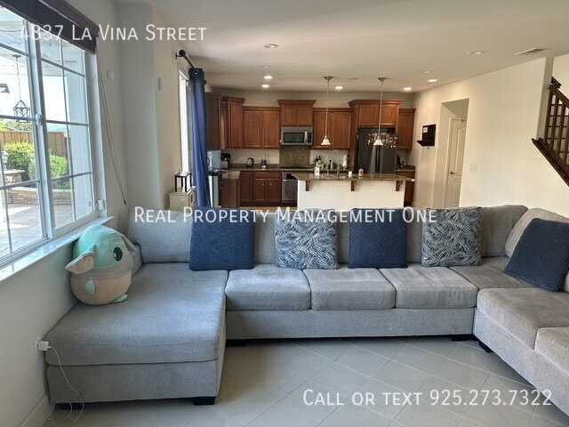 Building Photo - 4837 La Vina St