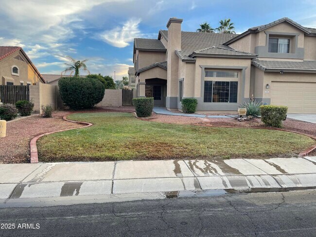 Building Photo - 3235 E Devonshire Ct