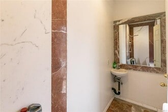 Building Photo - 7935 Hazeltine Ave