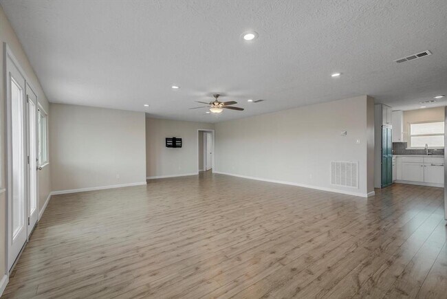 Building Photo - 1099 Redfish St