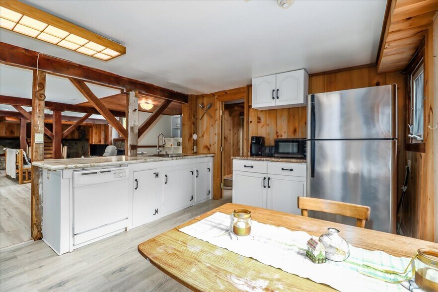 Building Photo - 155 Squash Hollow Rd