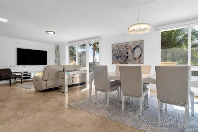 Building Photo - 9 NE 20th Ave