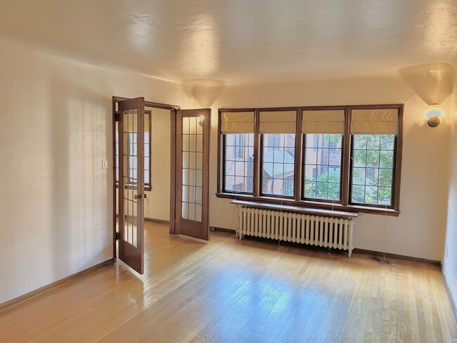 Interior Photo - Ten-O-Five Anhalt Apartments