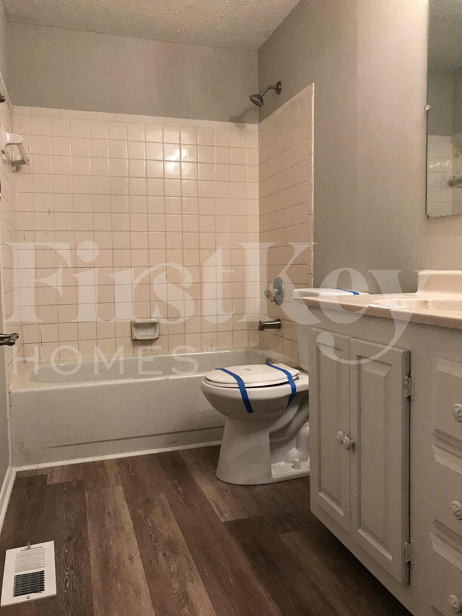 Building Photo - 1324 Lansdowne Rd