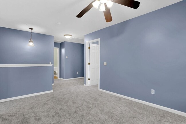 Building Photo - 3 bedroom 2 1/2 bath with loft