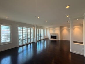 Building Photo - Luxury Pacific Heights 3BD/2.5BA with Private Rooftop Deck