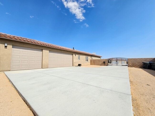 Building Photo - Dream Home 4 bed 3 bath Home!