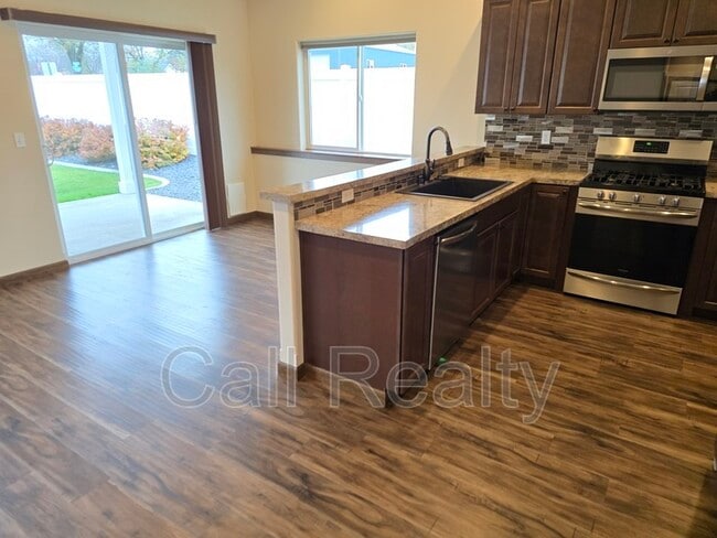 Building Photo - 4414 E Fairview Ave