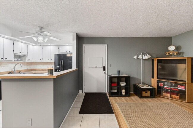 Building Photo - 15496 Lakes of Delray Blvd