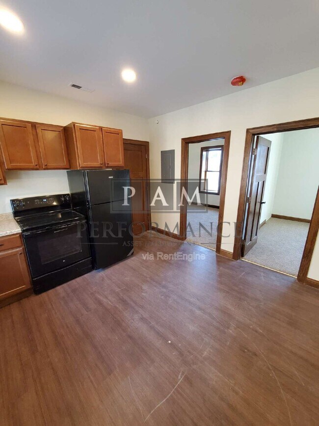 Building Photo - 5525 W North Ave