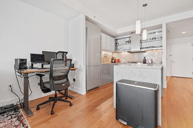 Building Photo - 77 Hudson St