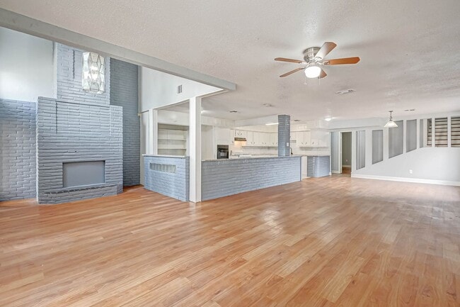 Building Photo - Affordable spacious 4bed/2bath single-fami...