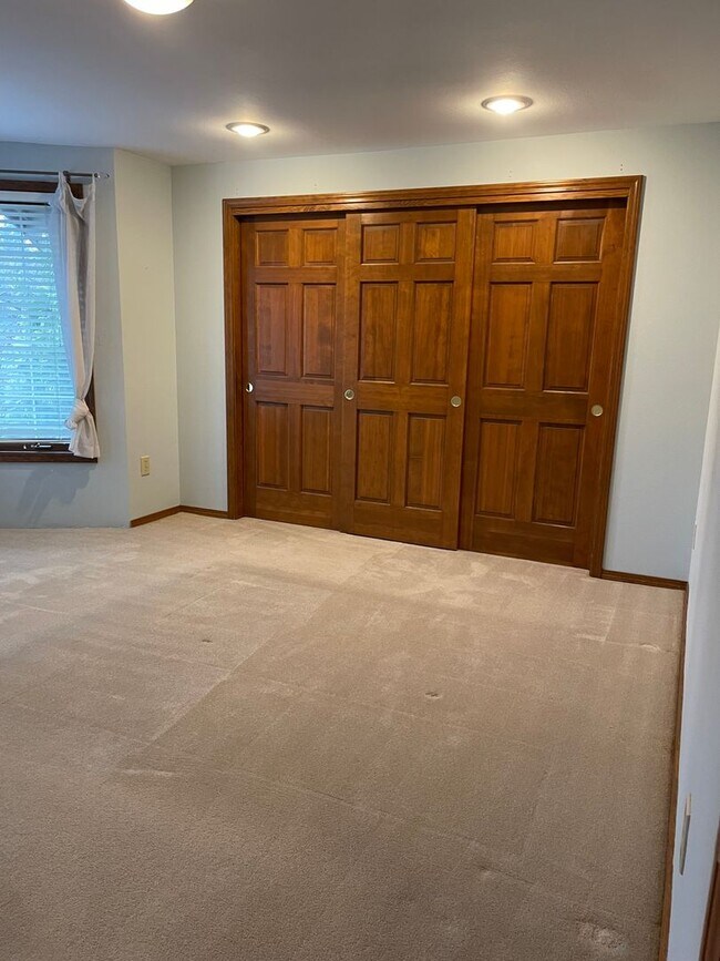 Building Photo - Golf Course Home in Mill Creek!