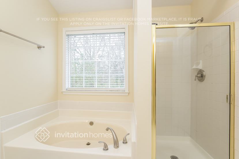 Building Photo - 2105 Westwind Dr