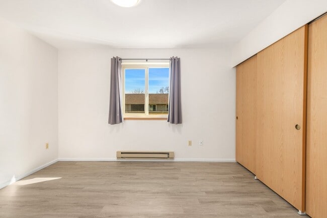 Building Photo - Charming 1 Bedroom Condo in Kenmore with P...