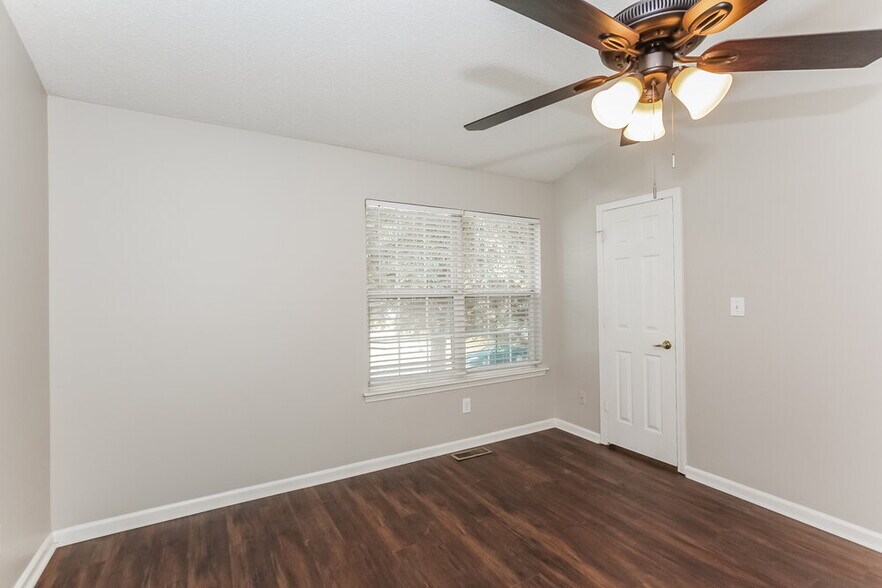 Building Photo - 2914 Canary Ct