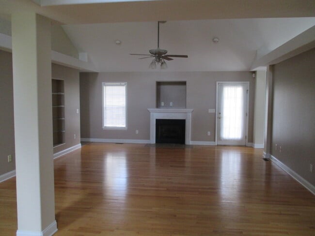 Building Photo - 101 Serenity Ct