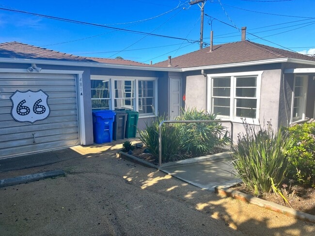 Primary Photo - 1 Bedroom Cottage w/ sunroom