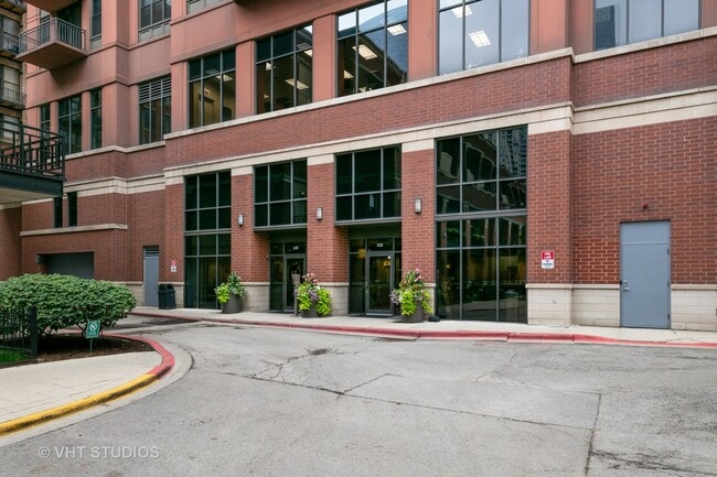 Building Photo - 330 N Jefferson St