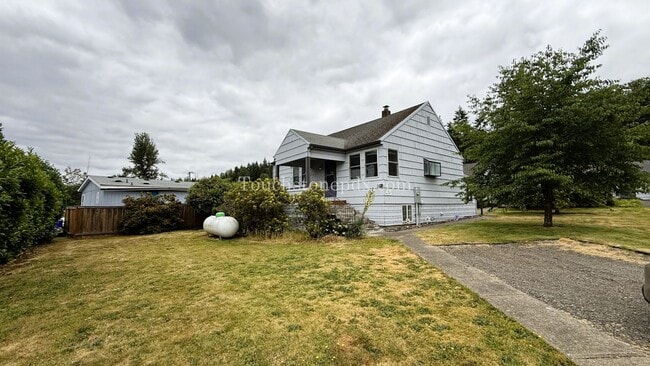 Building Photo - Lovely 3BD|1BA Home in Oregon City w/Basem...