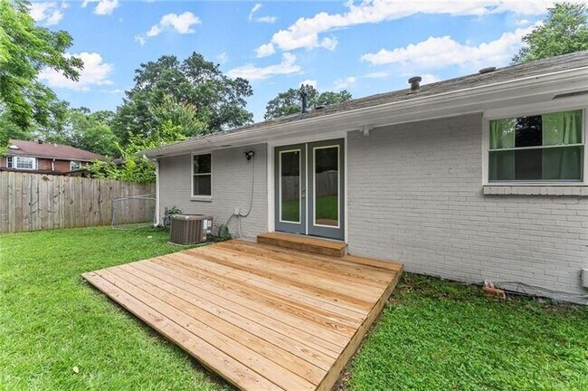 Building Photo - 2756 Gresham Rd S E