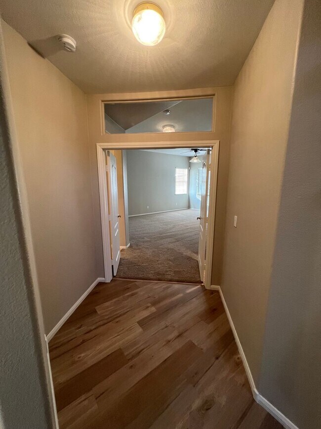 Building Photo - 4 Bedroom with Bedroom Downstairs, Pool, O...