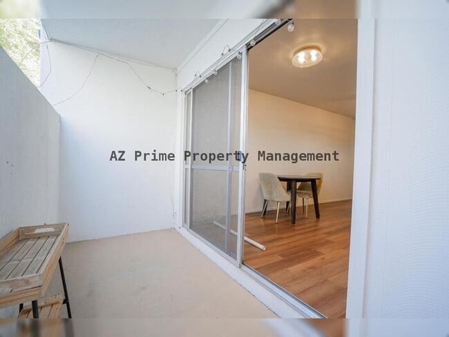 Building Photo - 5135 N 10th St