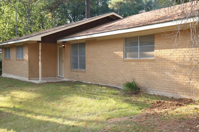 Building Photo - Newly Remodeled Single-Family Home